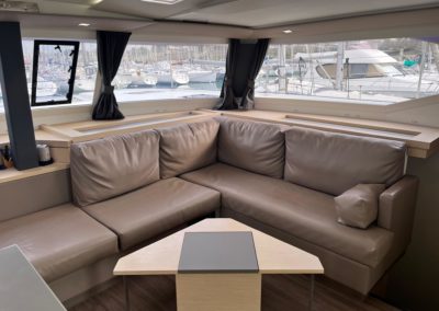 Fountaine Pajot Saona 47 - Occasion - La Rochelle - Navigation - Intérieur - Voile - Carré