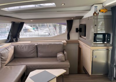 Fountaine Pajot Saona 47 - Occasion - La Rochelle - Navigation - Intérieur - Voile - Carré