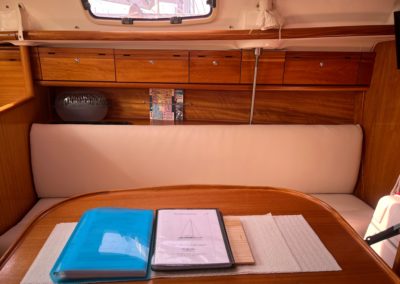 Bavaria 30 Cruiser - 2006 - Neo Marine - Intérieur - Carré - Voile - Salon