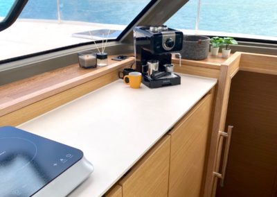 Nautitech 40 Open - 2022 - Neo Marine - Intérieur- Carré - Voile - Navigation - Salon - Cabine - Salle de bain - Cuisine