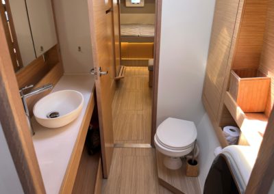 Nautitech 40 Open - 2020 - Neo Marine - Intérieur - Carré - Voile - Navigation - Salon - Cabine - Salle de bain