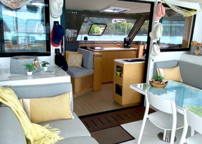 Nautitech 40 Open - 2022 - Neo Marine - Intérieur- Carré - Voile - Navigation - Salon - Cabine - Salle de bain - Cuisine
