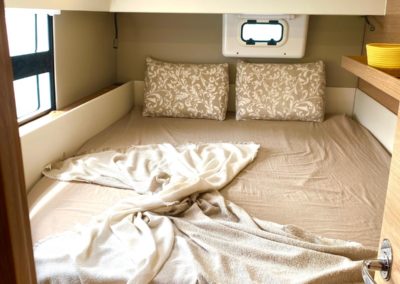 Nautitech 40 Open - 2022 - Neo Marine - Intérieur- Carré - Voile - Navigation - Salon - Cabine - Salle de bain - Cuisine