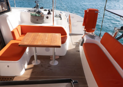 Cockpit de l'Excess 11 au mouillage en Martinique