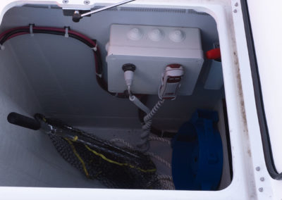 Baille à mouillage de l'Excess 11 avec sa télécommande de guindeau électrique