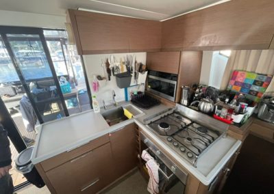 Lagoon 50 d'occasion chez Neo Marine, au mouillage