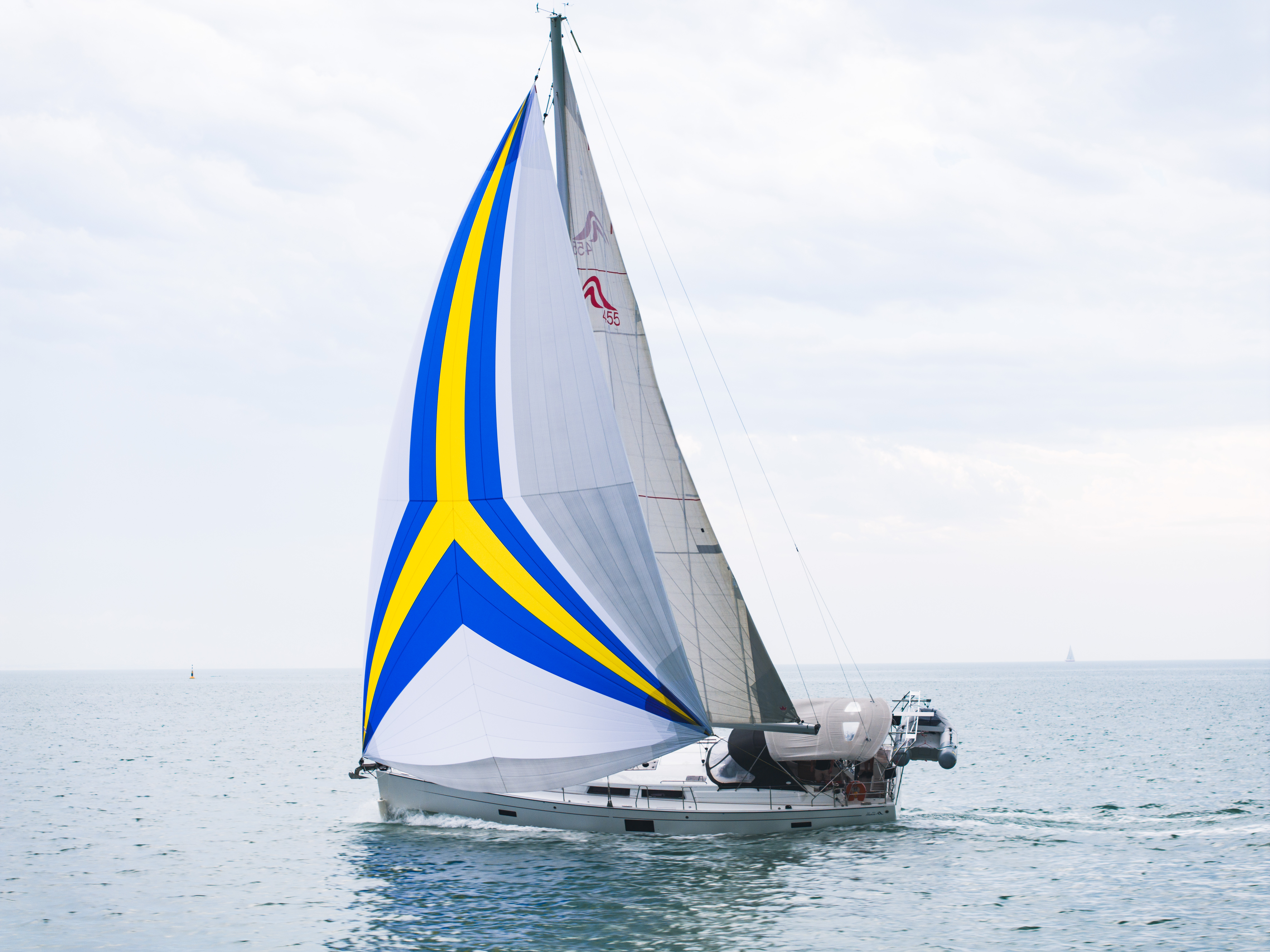 When should you change the sails on your sailing boat or catamaran ?